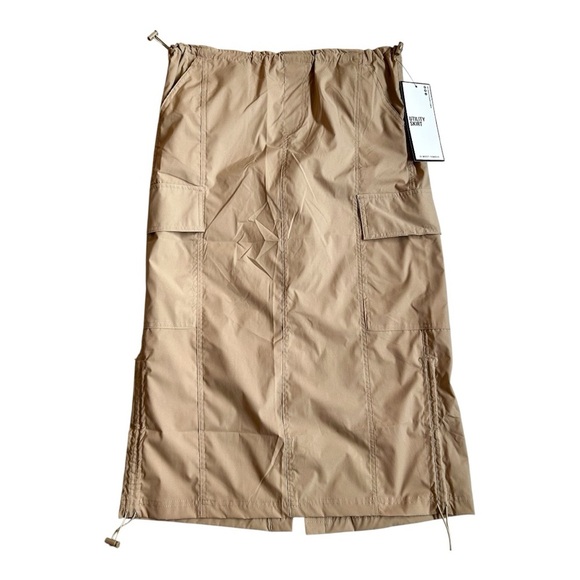 Almost Famous Women’s Casual Lightweight Beige Utility Skirt, NWT, Size Medium - Picture 1 of 5